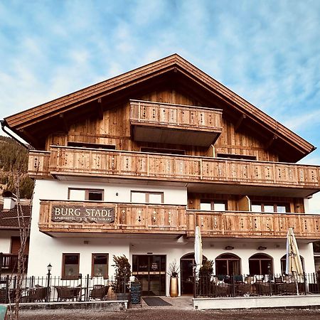 Burgstadl Aparthotel & Restaurant Ладис Экстерьер фото